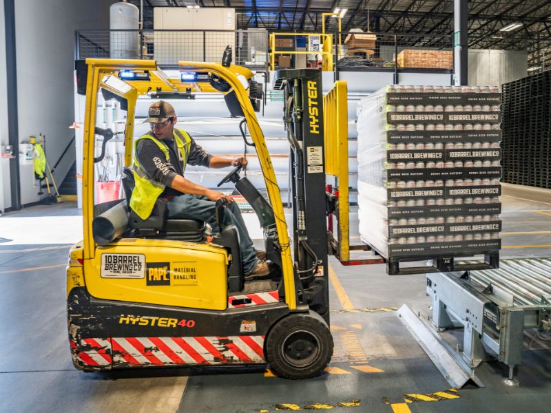 Jak zwiększyć bezpieczeństwo magazynowania towarów?