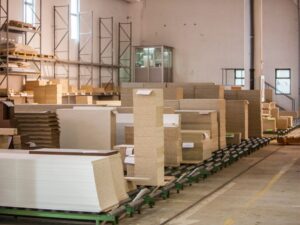 Jak przechowywać meble w magazynach?